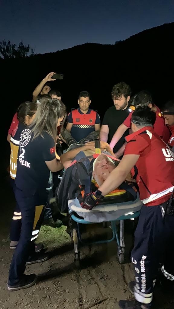 Mantar toplarken dere yatağına düştü, böyle kurtarıldı