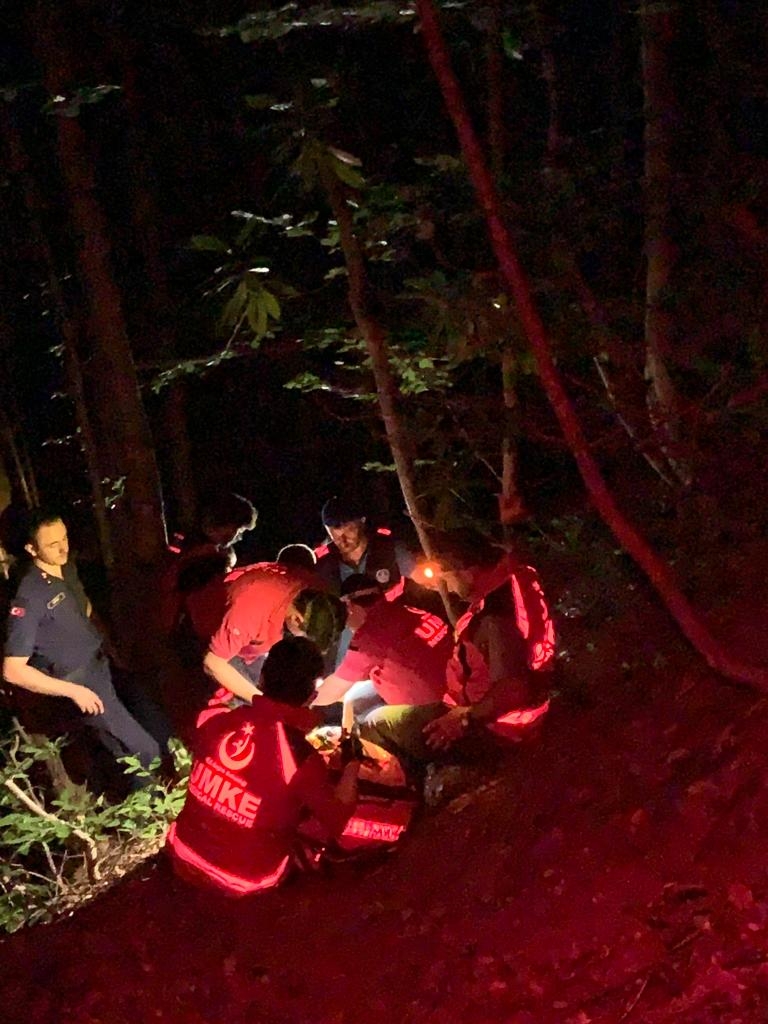 Mantar toplarken dere yatağına düştü, böyle kurtarıldı