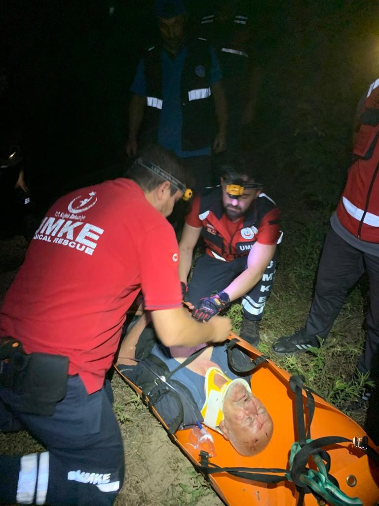 Mantar toplarken dere yatağına düştü, böyle kurtarıldı