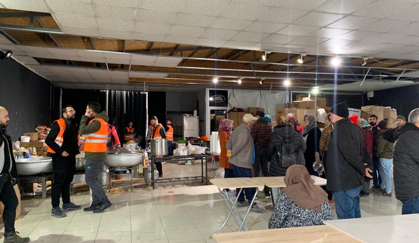 maras-ta-kurulan-sakarya-asevinde-5-bin-depremzedeye-sicak-yemek-cikiyorb2nvulbos1