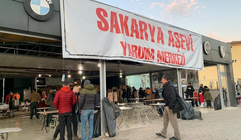 maras-ta-kurulan-sakarya-asevinde-5-bin-depremzedeye-sicak-yemek-cikiyorb2nvulbos1