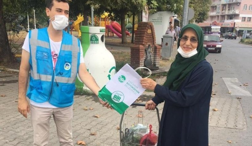 Maske dağıtımı Akyazı ile devam etti