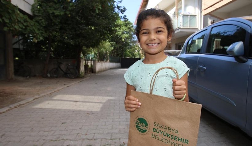 Maske dağıtımı Akyazı ile devam etti