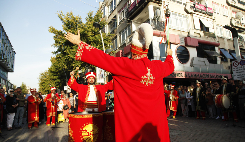 Mehteran Yüce’nin talimatıyla halkla buluştu