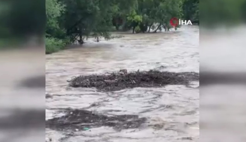 Melen Çayı'nda taşkına karşı evler boşaltılıyor