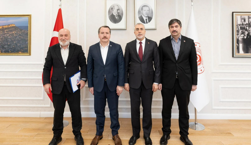 memurlar-refah-payi-istiyor-bakanlik-onunde-eylem-yaptilarvdnqum0zdj