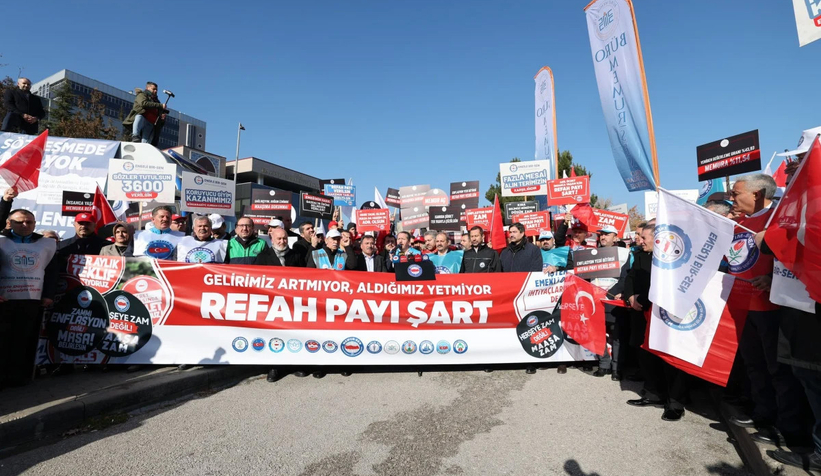 memurlar-refah-payi-istiyor-bakanlik-onunde-eylem-yaptilarvdnqum0zdj