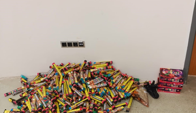 Meşaleleri bisküvi ve cips paketleri içine gizlemişler