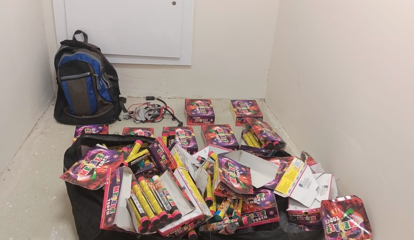 Meşaleleri bisküvi ve cips paketleri içine gizlemişler