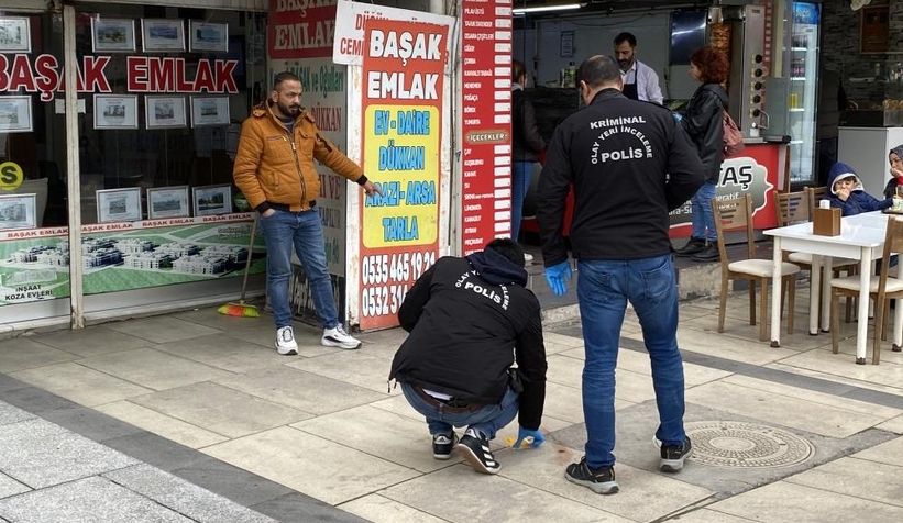 meydanda-bogazindan-bicaklandiemdkbtnmdv