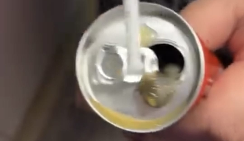 meyve-suyundan-cikan-cisimle-sok-oldub0llv29ek1