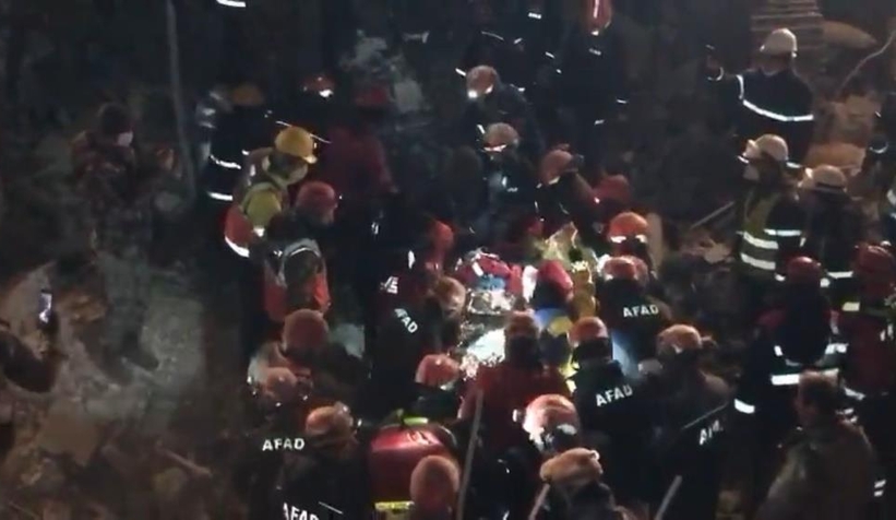 Mezarı kazılmış bekleniyordu, 258. saat sonra sağ kurtuldu