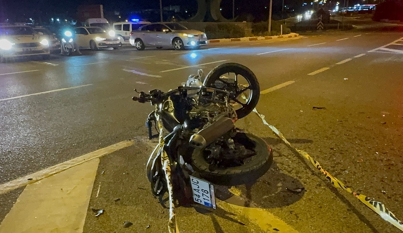 Midibüs ile çarpışan motosikletli öldü