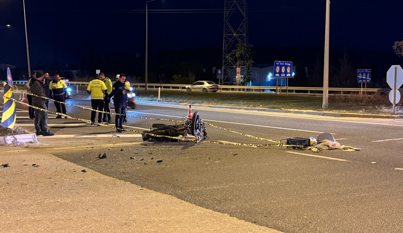 Midibüs ile çarpışan motosikletli öldü