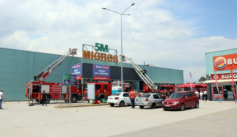  Migros'un çatısında korkutan yangın