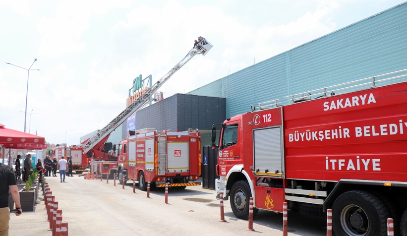  Migros'un çatısında korkutan yangın