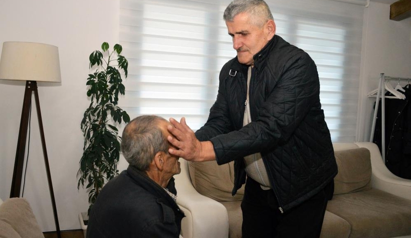 Mıknatıs Adam  hastaları tedavi ettiğini iddia etti