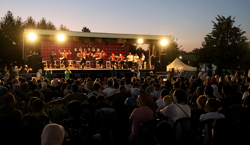 millet-bahcesi-kultur-festivalinde-on-binleri-agirladize5juhr3qu