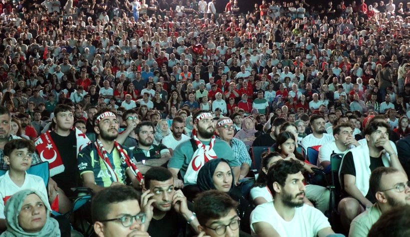 Millet Bahçesi'nde Milli maç heyecanı 
