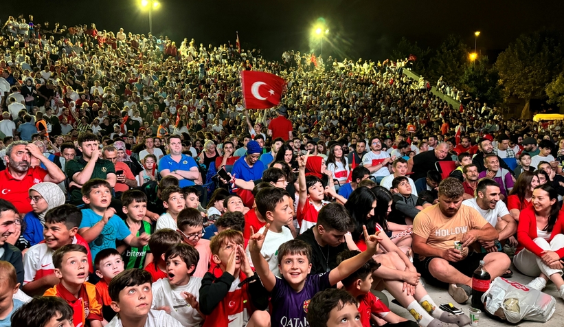 Millet Bahçesi'nde Milli maç heyecanı 
