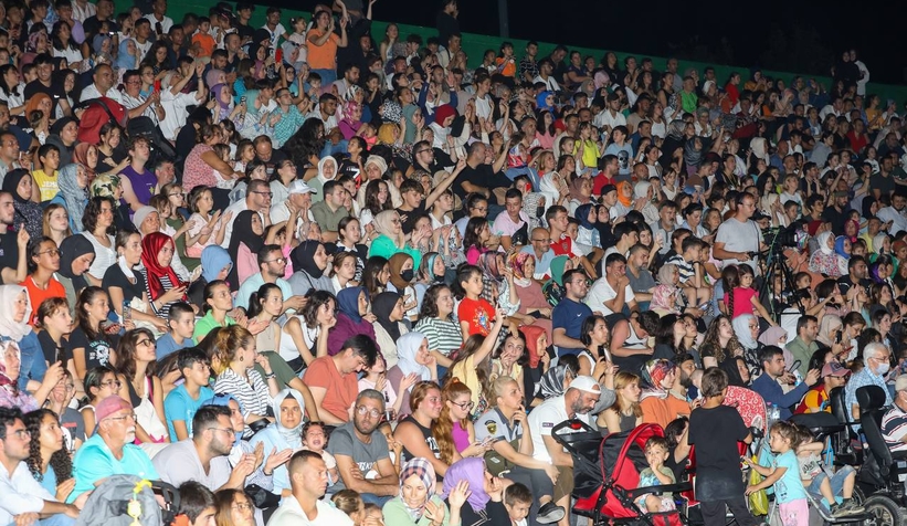 millet-bahcesinde-burak-kut-coskusuv2dfws9fdj