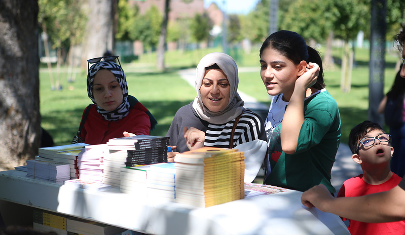 Millet Bahçesi’nde doğa ile kitabın muhteşem uyumu
