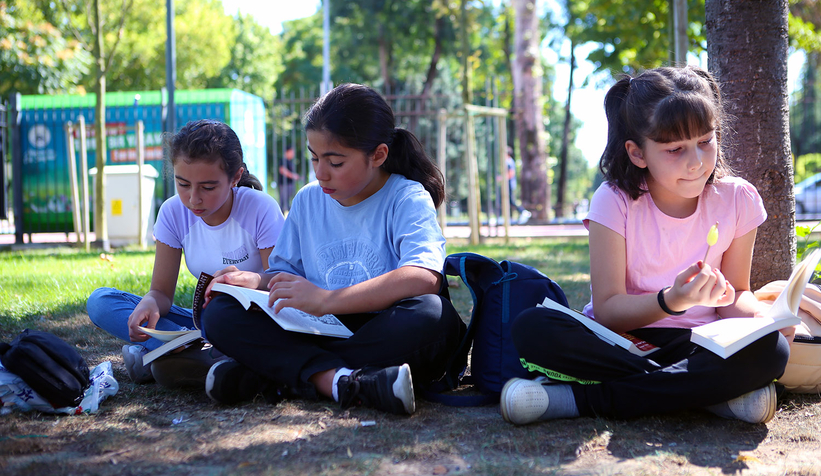 Millet Bahçesi’nde doğa ile kitabın muhteşem uyumu