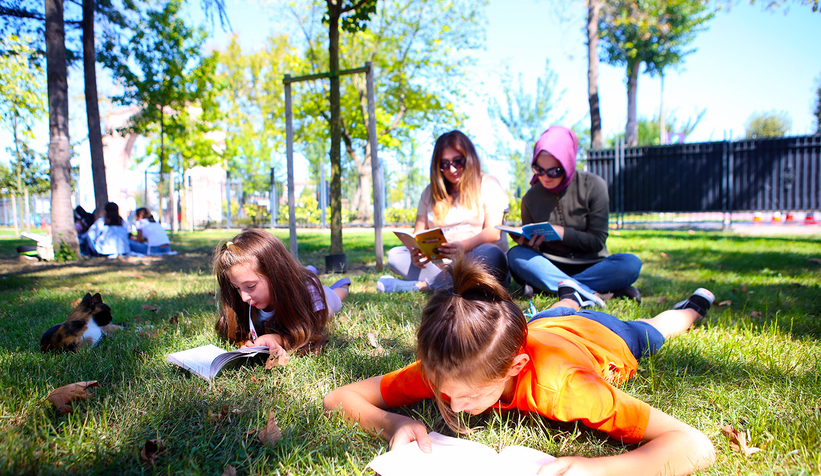 Millet Bahçesi’nde doğa ile kitabın muhteşem uyumu