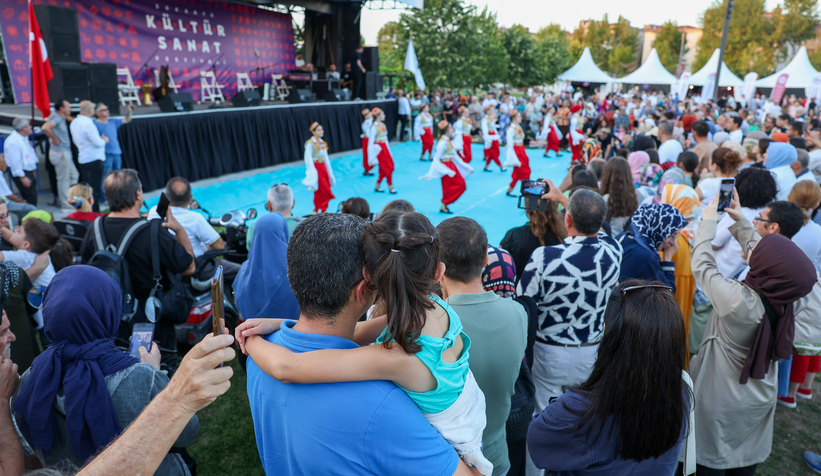 Millet Bahçesi’nde Rumeli-Balkan rüzgârı esti