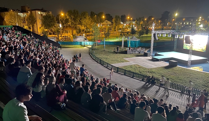 Millet Bahçesi’nde sahne çocuklar için kuruldu