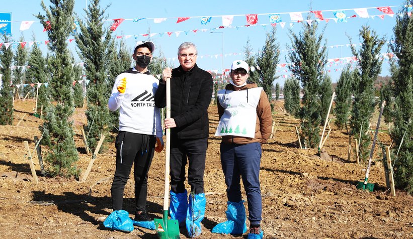 Milli Ağaçlandırma Günü'nde fidanlar toprakla buluştu