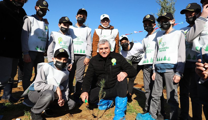 Milli Ağaçlandırma Günü'nde fidanlar toprakla buluştu