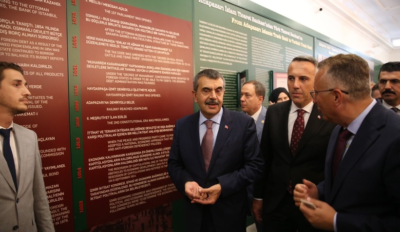 milli-egitim-bakani-ticaret-muzesini-gezdicmjtv1g5a2