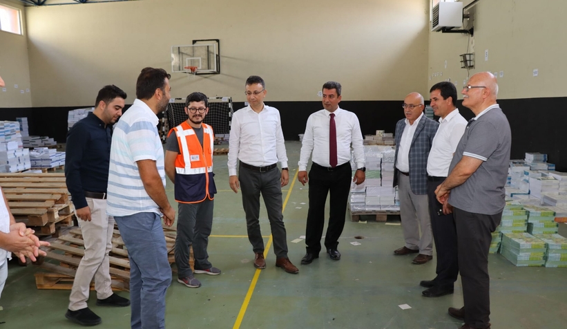 milli-egitim-muduru-savasci-akyazi-da-okullari-inceledibe1wdu5htn