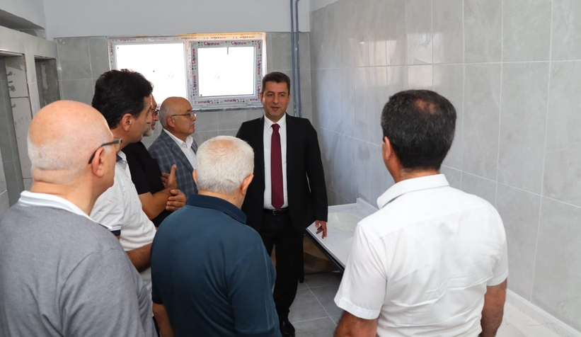 milli-egitim-muduru-savasci-akyazi-da-okullari-inceledibe1wdu5htn