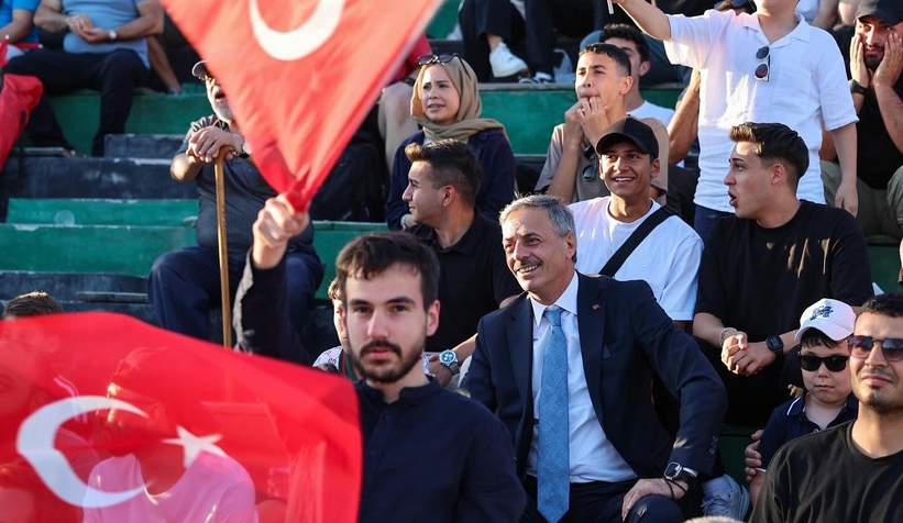 Milli maç heyecanı yine Millet Bahçesi’ndeki dev ekranda