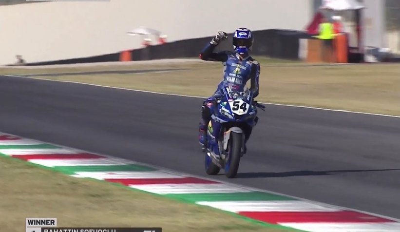 Milli motosikletçi Bahattin Sofuoğlu, İtalya'da birinci oldu