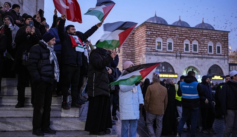 milyonlar-galata-ya-akin-etti-gazze-deki-katliama-dur-deeureanazbs