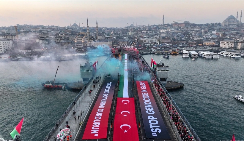 milyonlar-galata-ya-akin-etti-gazze-deki-katliama-dur-deeureanazbs