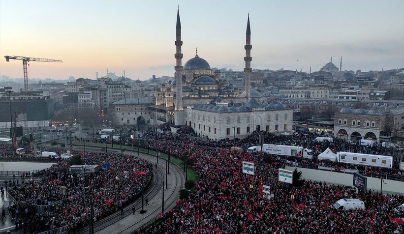 milyonlar-galata-ya-akin-etti-gazze-deki-katliama-dur-deeureanazbs