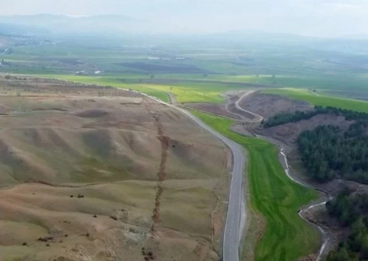 Milyonlarca kişiyi etkileyen fay hattı yukarıdan görüntülendi