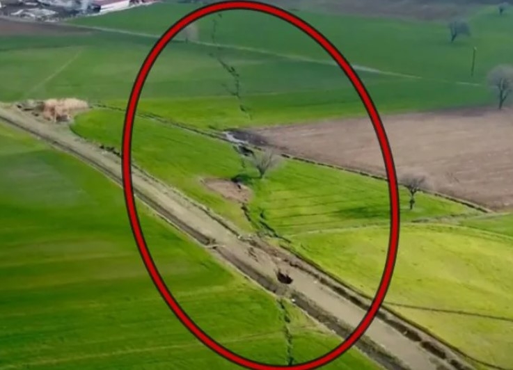 Milyonlarca kişiyi etkileyen fay hattı yukarıdan görüntülendi