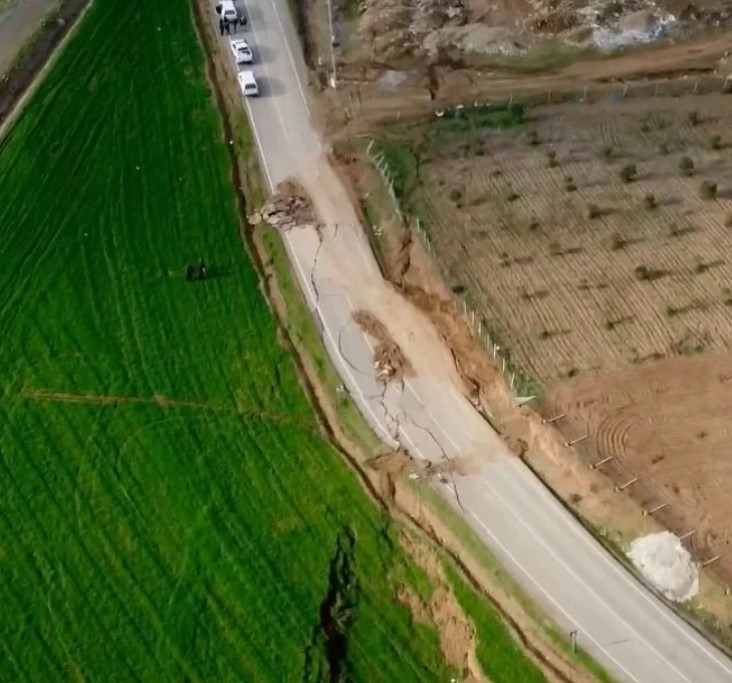 Milyonlarca kişiyi etkileyen fay hattı yukarıdan görüntülendi