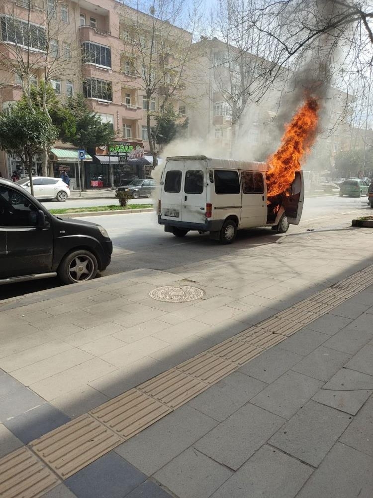 minibus-alev-alev-yandid0jnc0nlvj