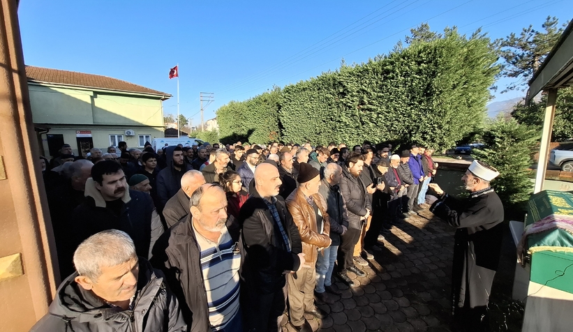 minibus-carpmisti-yasli-kadin-defnedildil2z3d2d5rz