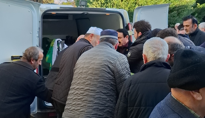 minibus-carpmisti-yasli-kadin-defnedildil2z3d2d5rz