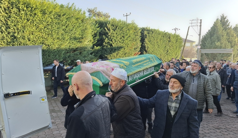 minibus-carpmisti-yasli-kadin-defnedildil2z3d2d5rz