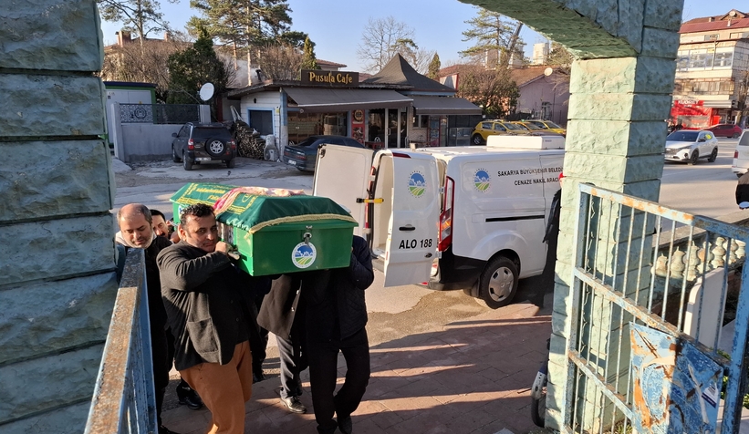 minibus-carpmisti-yasli-kadin-defnedildil2z3d2d5rz