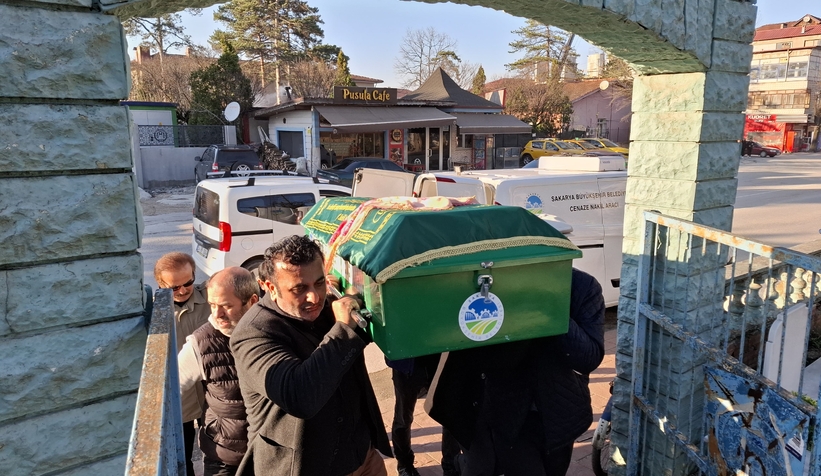 minibus-carpmisti-yasli-kadin-defnedildil2z3d2d5rz