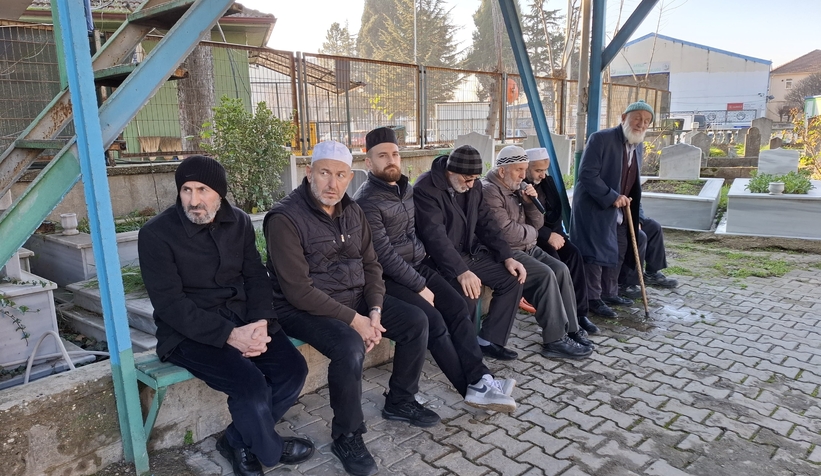 minibus-carpmisti-yasli-kadin-defnedildil2z3d2d5rz